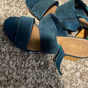 Toms 6.5 heels teal